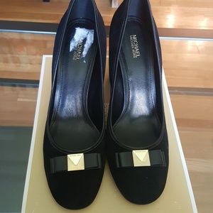 Michael Kors suede Caroline pump
